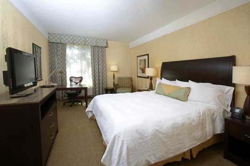 Hilton Garden Inn Dulles North Ashburn Room photo